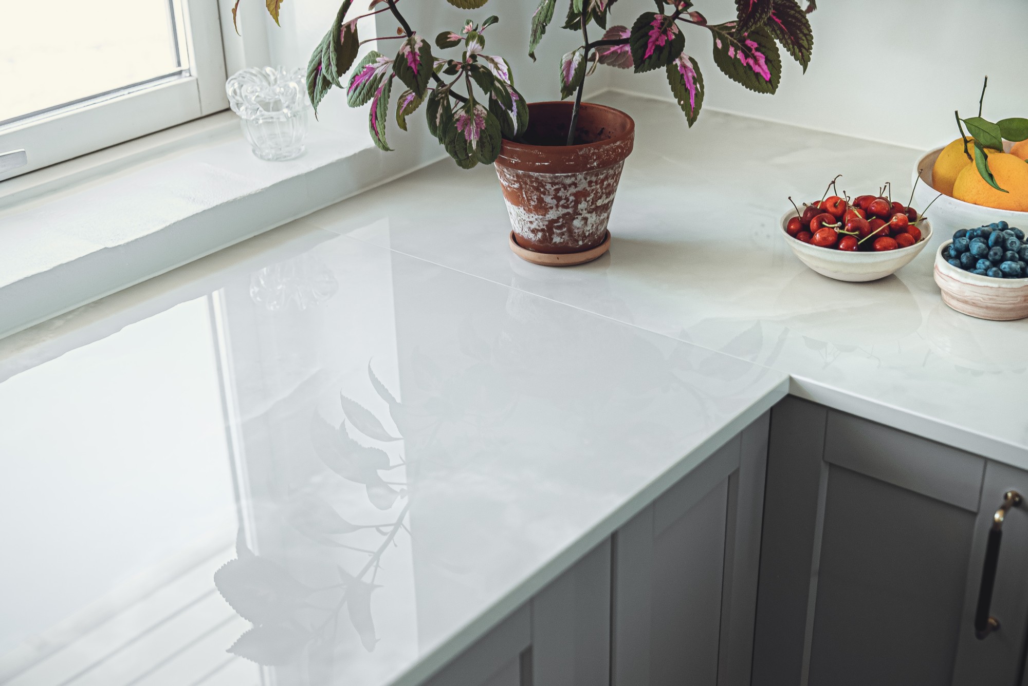 Image number 28 of the current section of A bright, long-lasting kitchen worktop as the perfect backdrop for pictures in Cosentino Australia