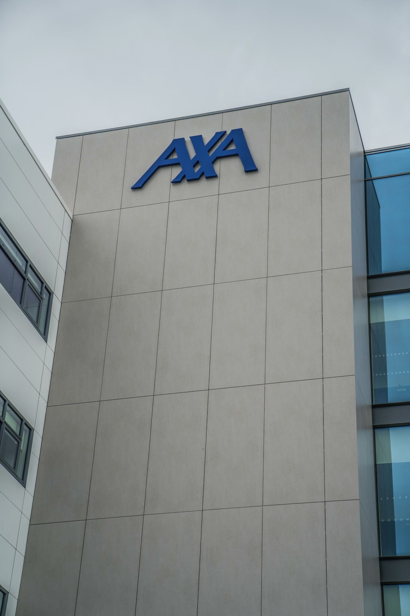 Image number 34 of the current section of AXA building in Cosentino UK