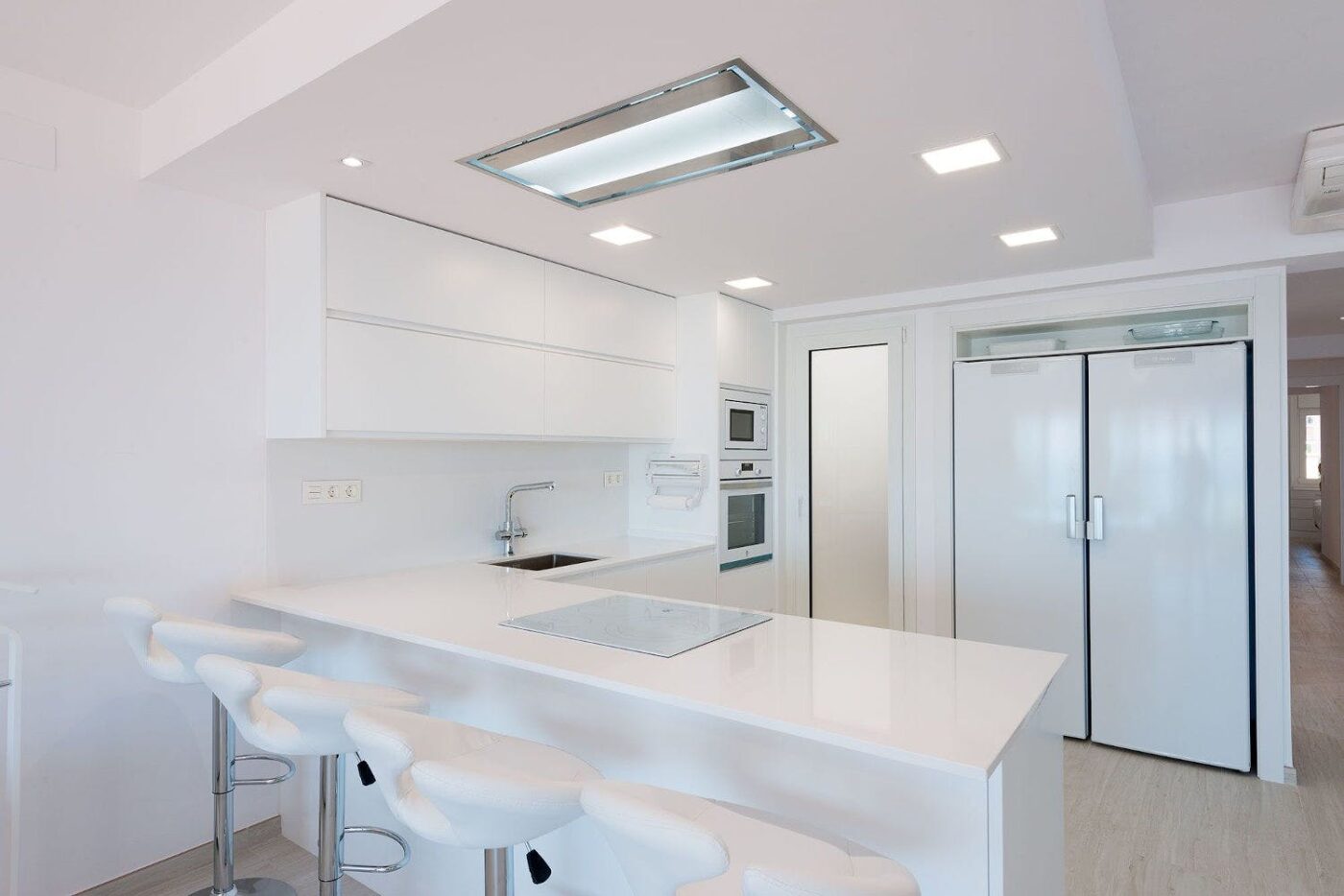 Image of Instalaciones Ricard Zenith in L-shaped kitchens, functionality and design in any space - Cosentino