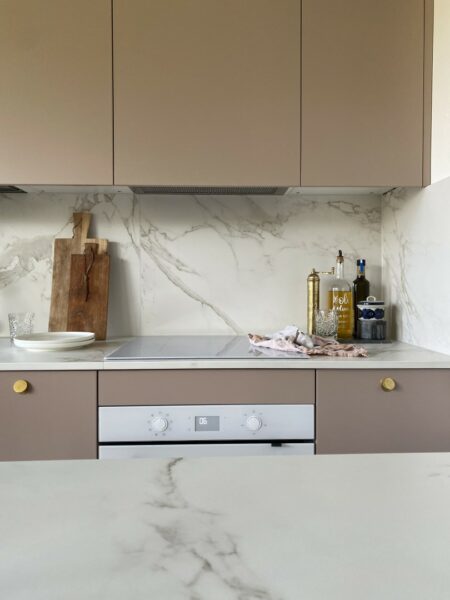 Image of @vivianvalpuri Dekton Entzo 1 in A kitchen island and a table that changed everything - Cosentino