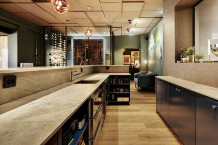 Image of @etoilerestaurang and guest bar in Dekton Vera 4 in A bright, long-lasting kitchen worktop as the perfect backdrop for pictures - Cosentino