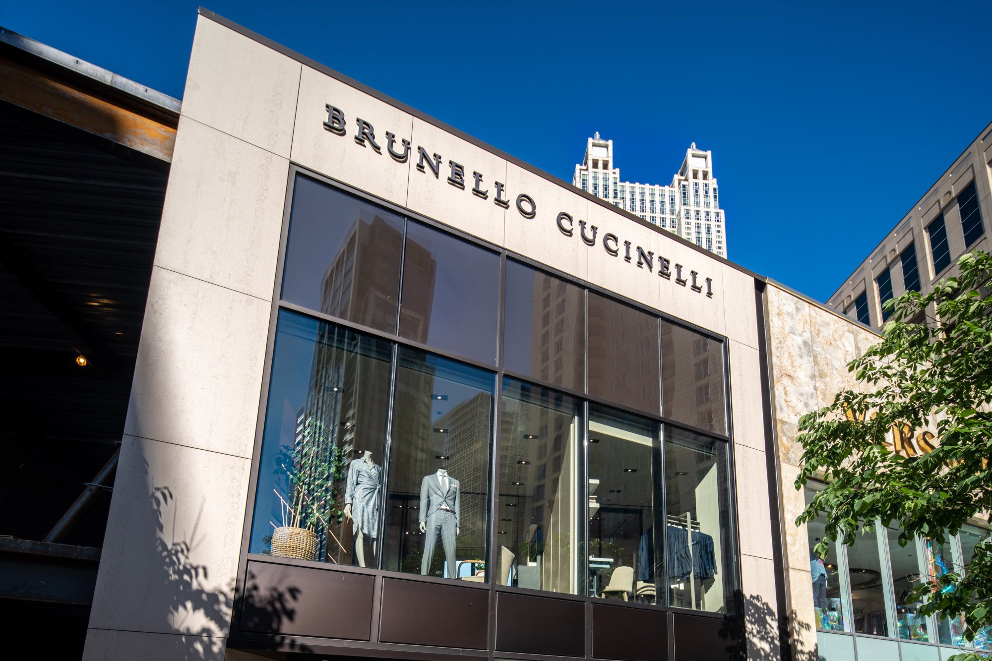 Image number 25 of the current section of A luxurious facade for the Burnello Cucinelli flagship store in Chicago in Cosentino Ireland