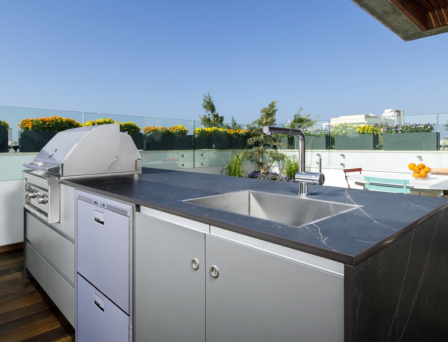 Image of cocina exterior 31 in Outside use kitchens - Cosentino