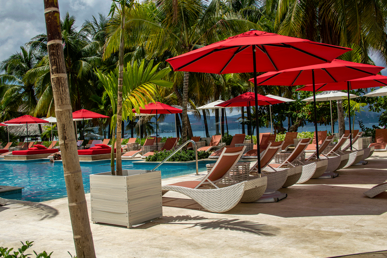 Image of Natural Stone Caliza Alba Hotel Jamaica S Pool2 in Laurent Maugoust - Cosentino