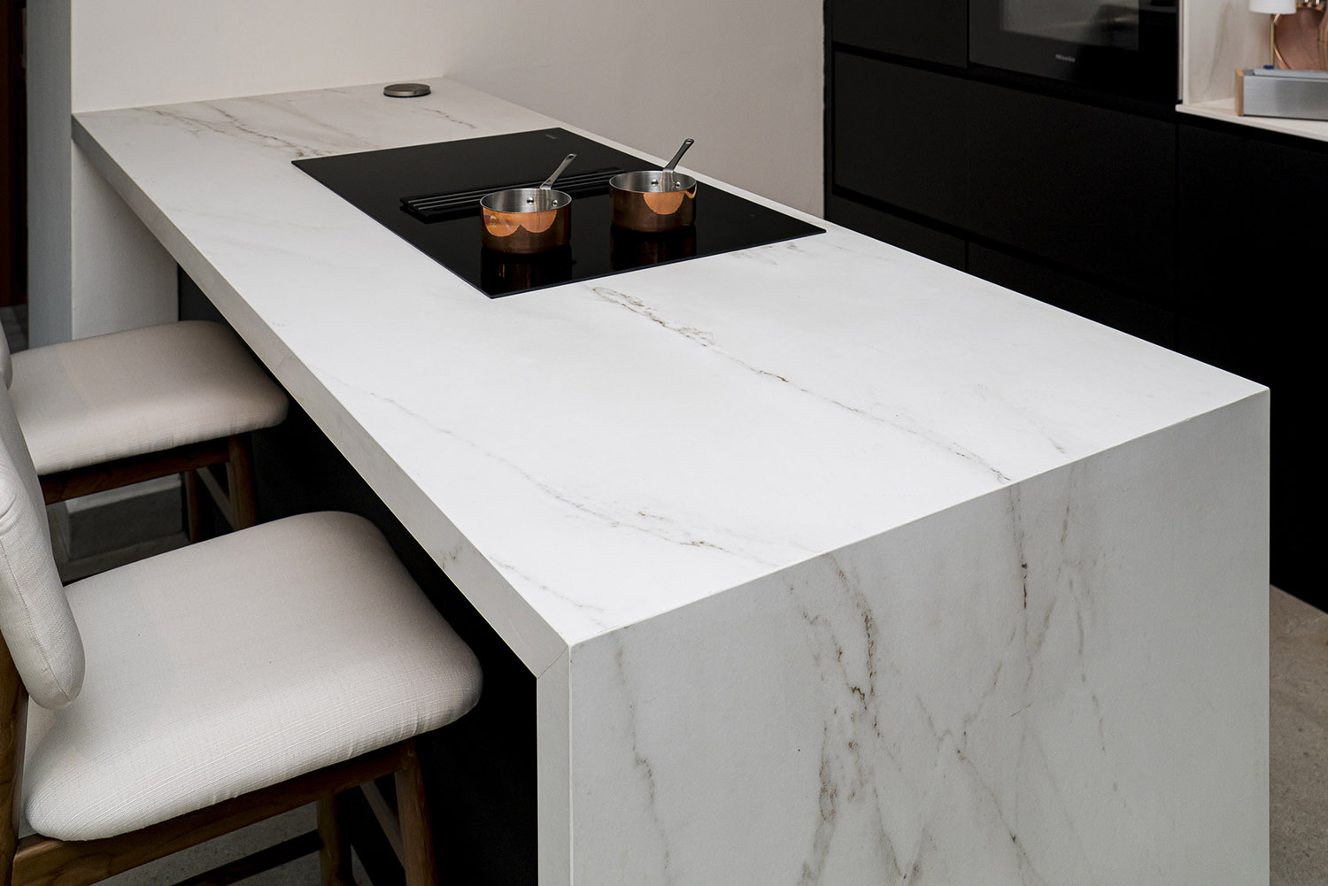 Image of IGS8037 sm 1 in Dekton® Rem taking centre stage in Chef Lennard Yeong's Home Kitchen Studio - Cosentino