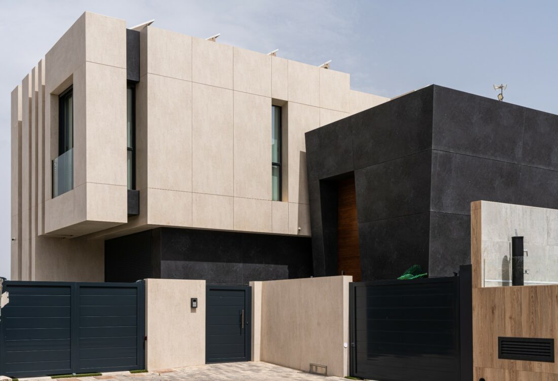 Una casa moderna y eficiente gracias a las superficies de Cosentino
