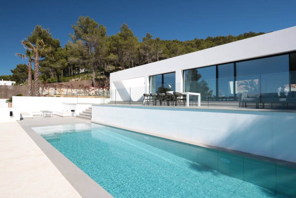 Imagen número 26 de la sección actual de Villa Omnia en Ibiza con Dekton® y Silestone®