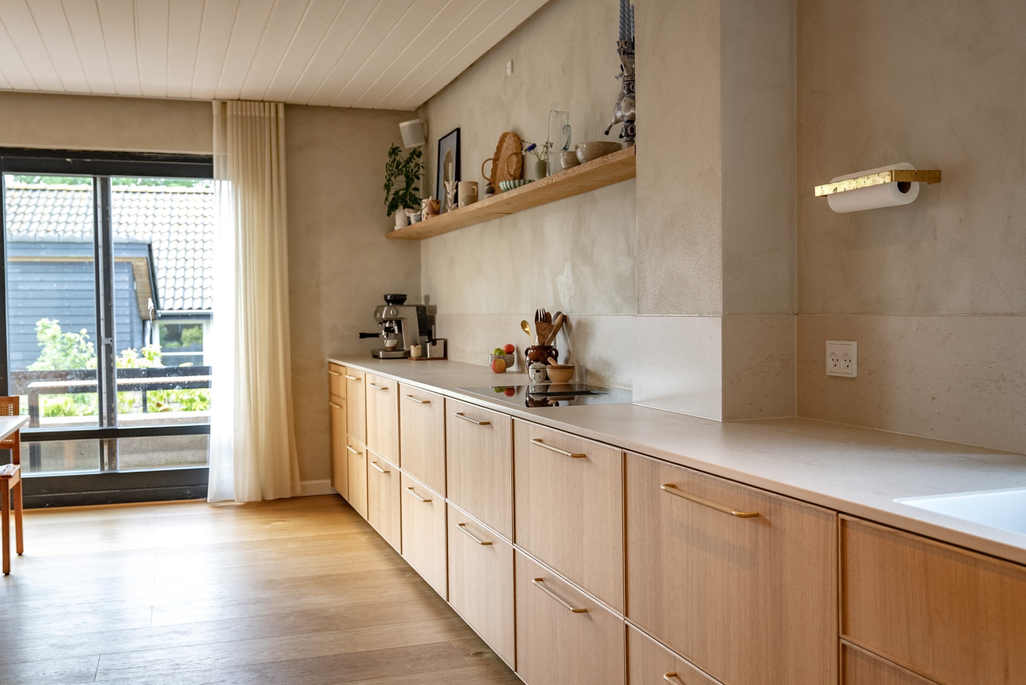 Numéro d'image 31 de la section actuelle de A seamless worktop for a Nordic home renovated with love de Cosentino France