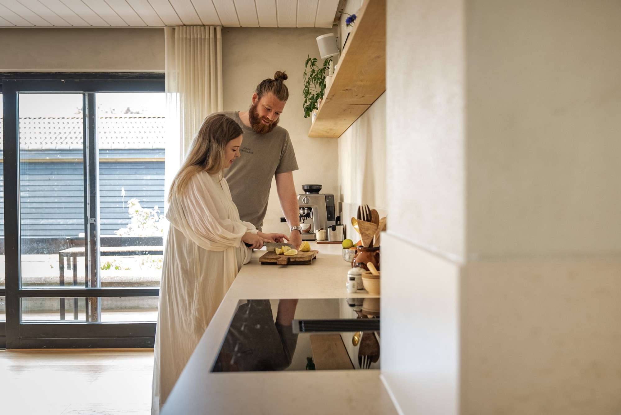 Numéro d'image 32 de la section actuelle de A seamless worktop for a Nordic home renovated with love de Cosentino France