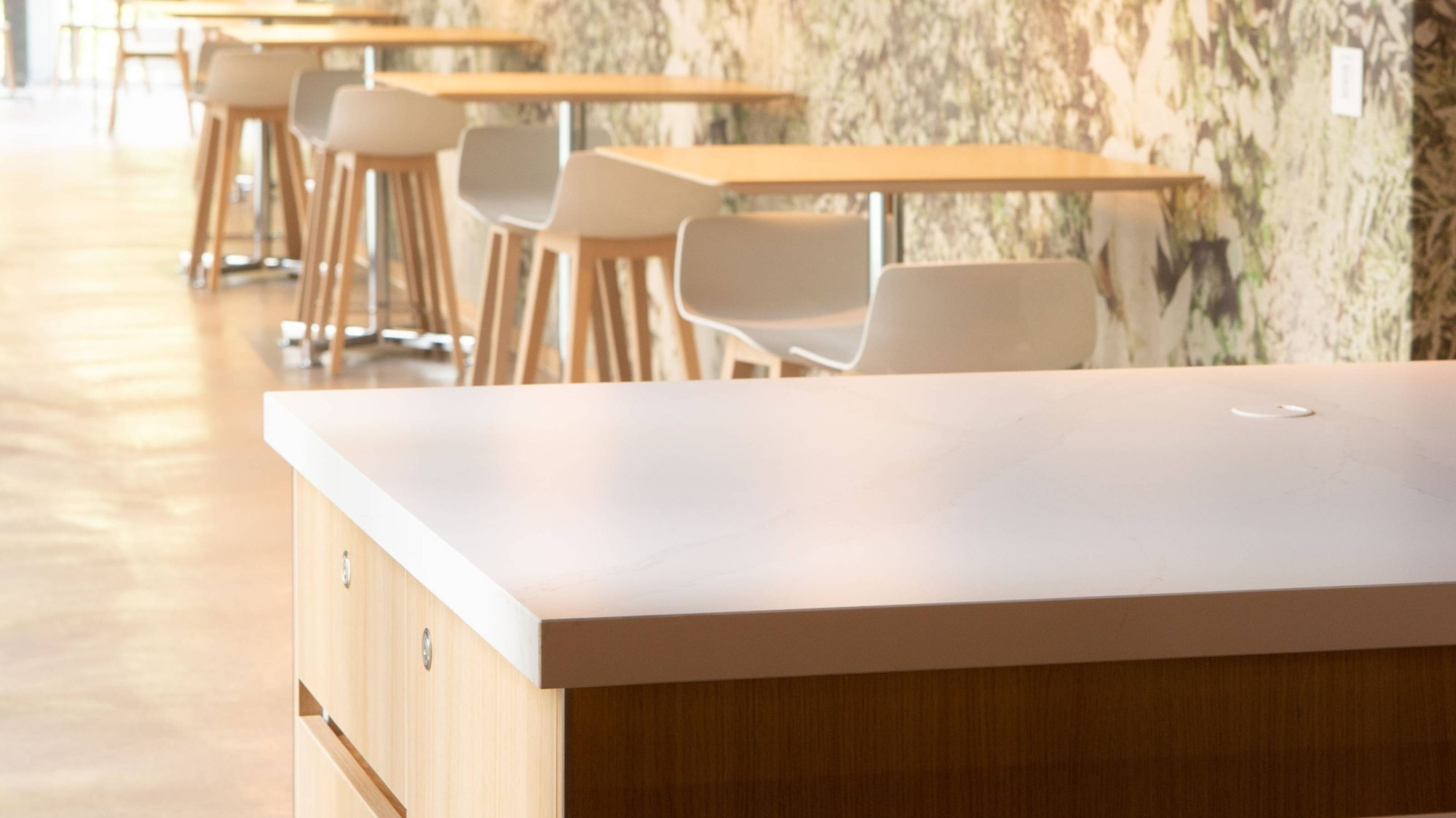 Image of fraefel ag finehard mensa thecircle fraefel x3b6472 in Silestone, selected for the worktop of the Hyatt Regency’s demanding dining room for its extraordinary hygienic capabilities - Cosentino