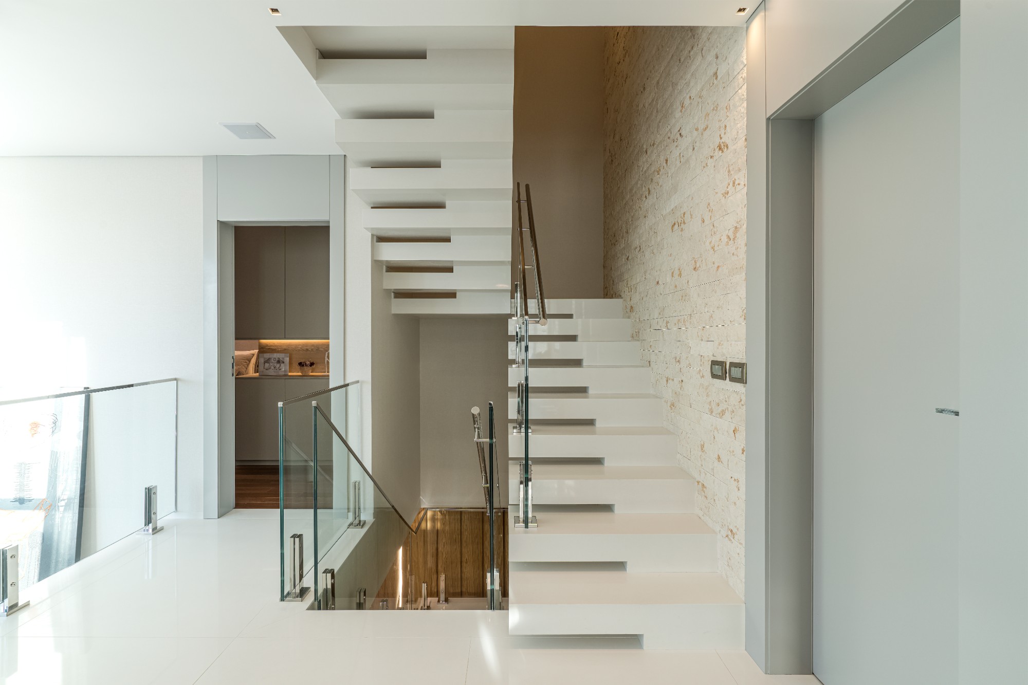 Imagem número 45 da actual secção de The conversion of three flats into a single luxury home is taken to the next level thanks to Cosentino da Cosentino Portugal
