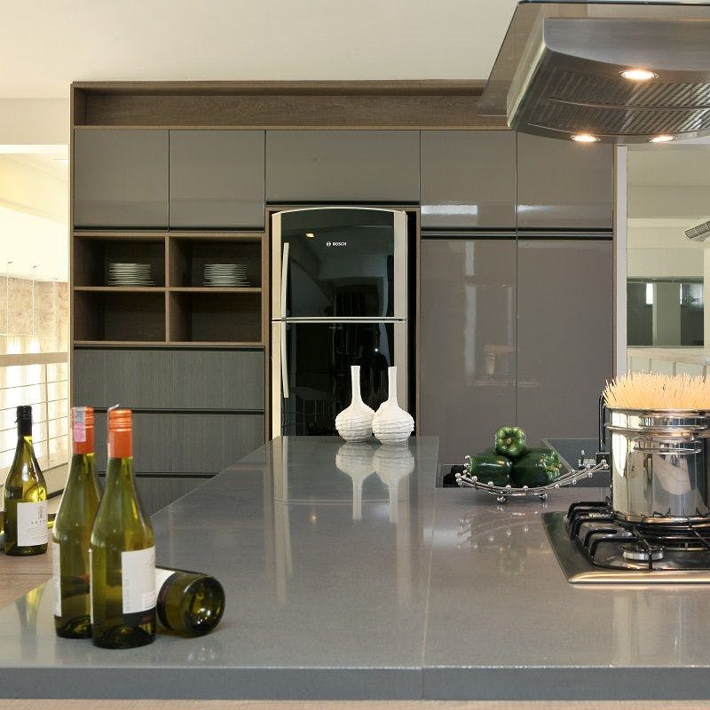 Image of encimera cocina gris isla1 1 in Grey Kitchen Countertops - Cosentino