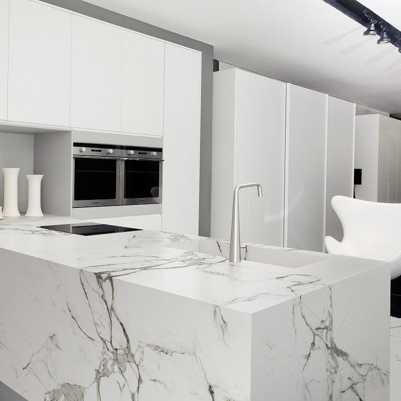 Image of encimera cocina blanca aura in White Kitchen Countertops - Cosentino