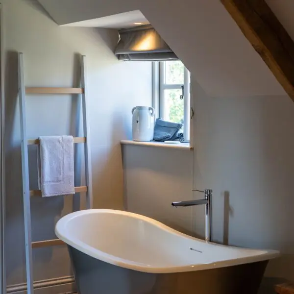 灰色和白色浴室的五个酷设计理念中的 baño gris blanco 的图片 19 - Cosentino