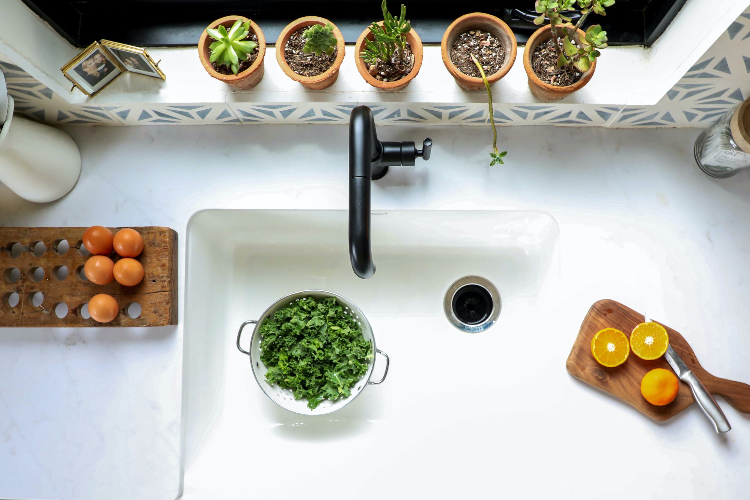 Image of Kim Lewis Tiny Home Silestone Eternal Statuario Sink scaled in 8 keys to designing and organizing your kitchen to avoid food infections - Cosentino