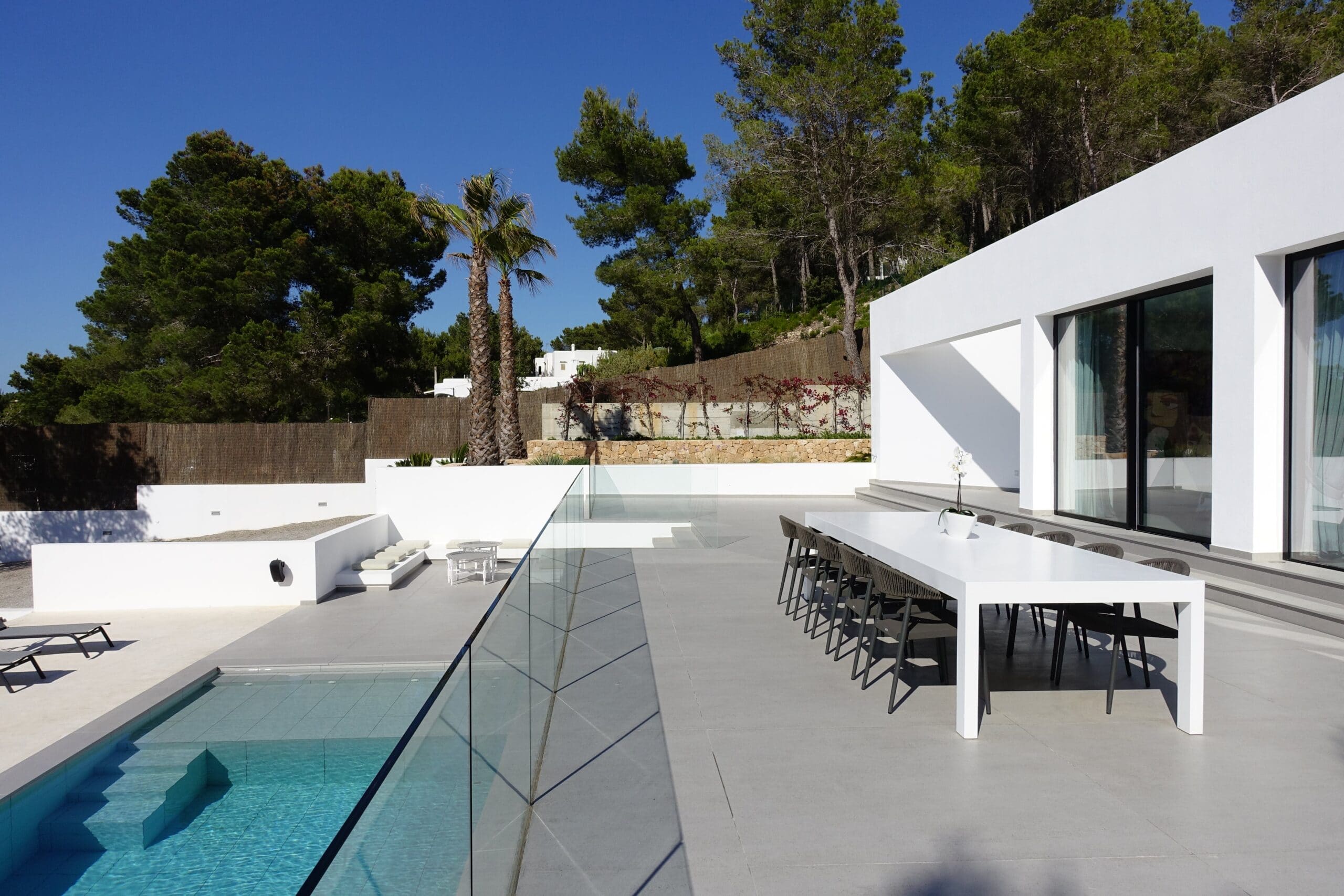 Image of Strato outdoor terrace 2 scaled in Villa Omnia - Cosentino