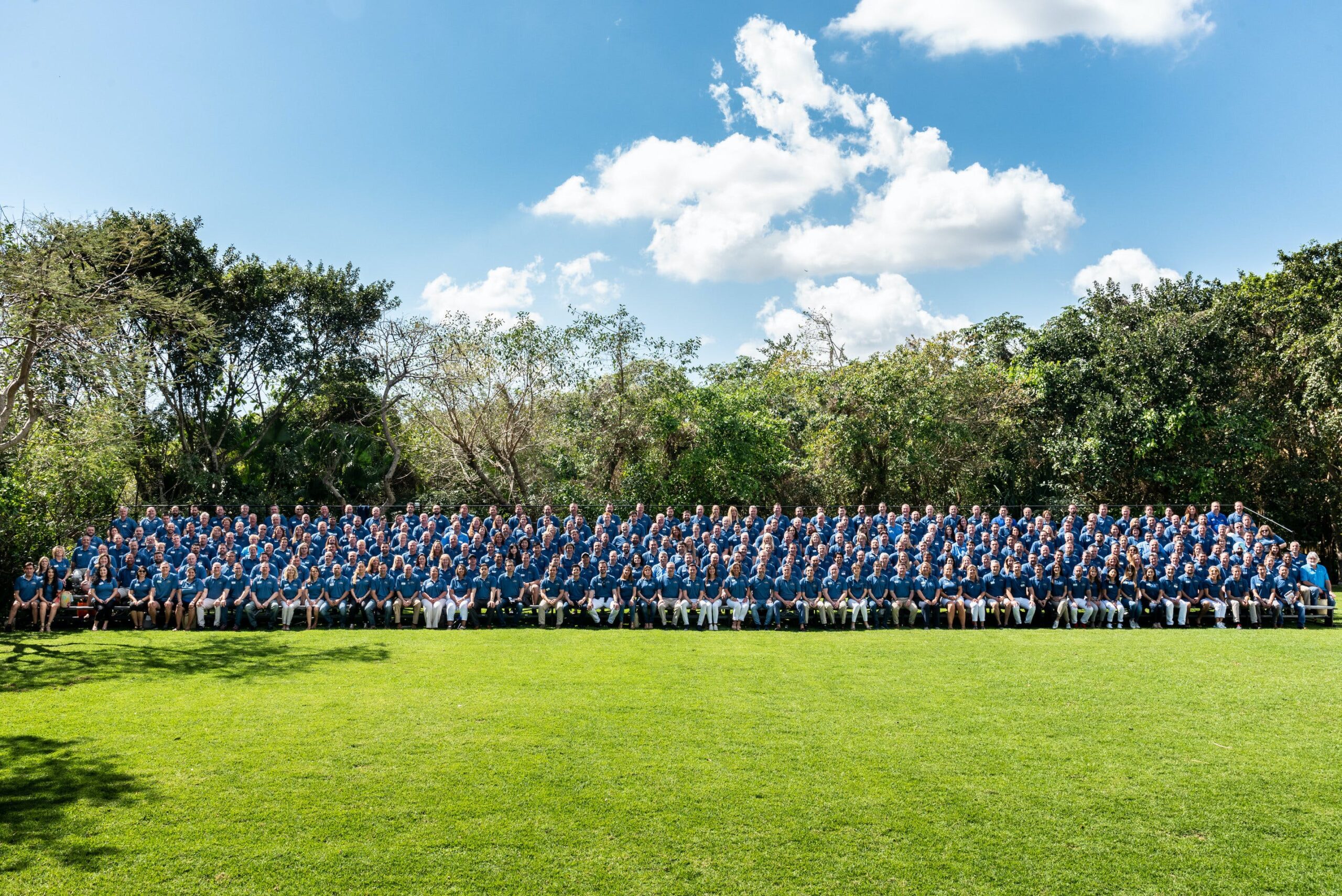 Image of rsz c100 group photo 1 1 scaled in Record number of participating companies in the latest edition of the "Cosentino 100" Convention - Cosentino