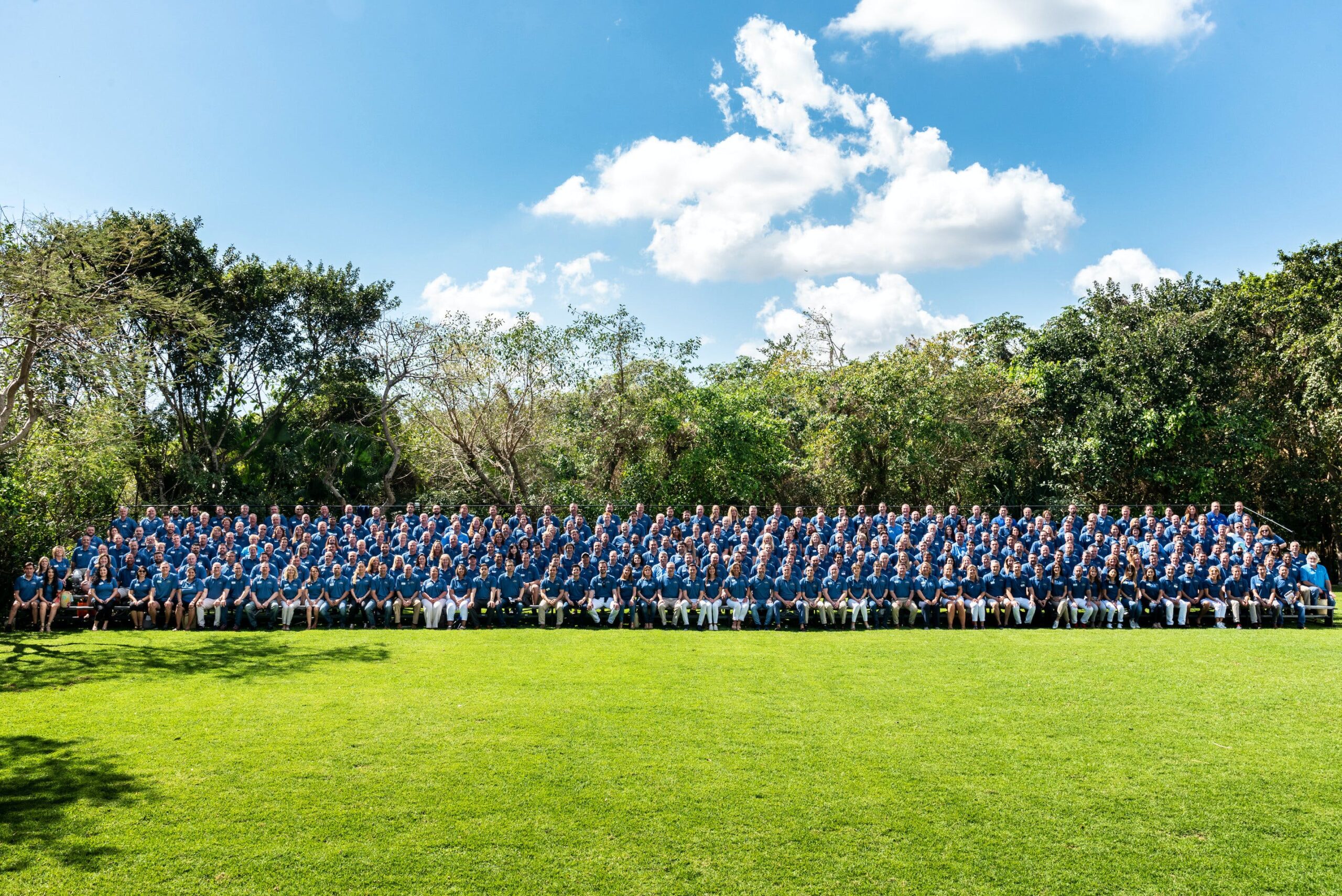 Image of rsz c100 group photo 1 2 scaled in Record number of participating companies in the latest edition of the "Cosentino 100" Convention - Cosentino