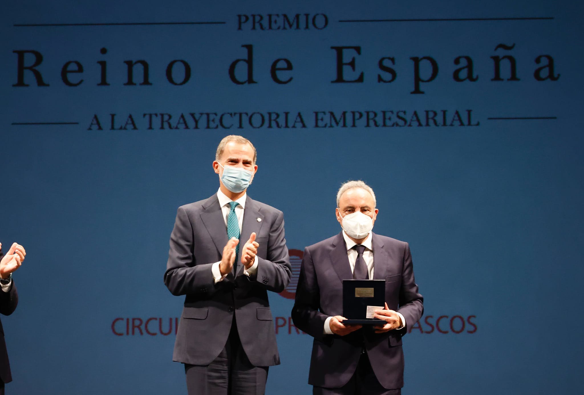 Image of Entrega Rey Premio ReinoEspana 1 in Francisco Martínez-Cosentino Receives the Kingdom of Spain Award - Cosentino